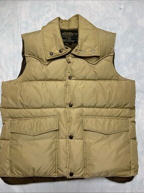 Holiday Ranger Vintage Wind Resistant Down Filled Tan Snap Front Puffer Vest Lg
